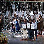 Image: Finale of Il barbiere in Japan 2002